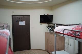 Хостелы Hostel Plovdiv Пловдив Односпальная кровать в общем номере с 6 кроватями-2