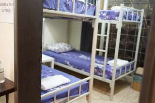 Хостелы Hostel Plovdiv Пловдив Односпальная кровать в общем номере с 4 кроватями-8