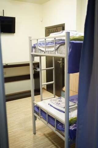 Хостелы Hostel Plovdiv Пловдив Односпальная кровать в общем номере с 4 кроватями-16