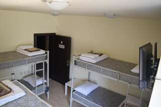Хостелы Hostel Plovdiv Пловдив Односпальная кровать в общем номере с 4 кроватями-21